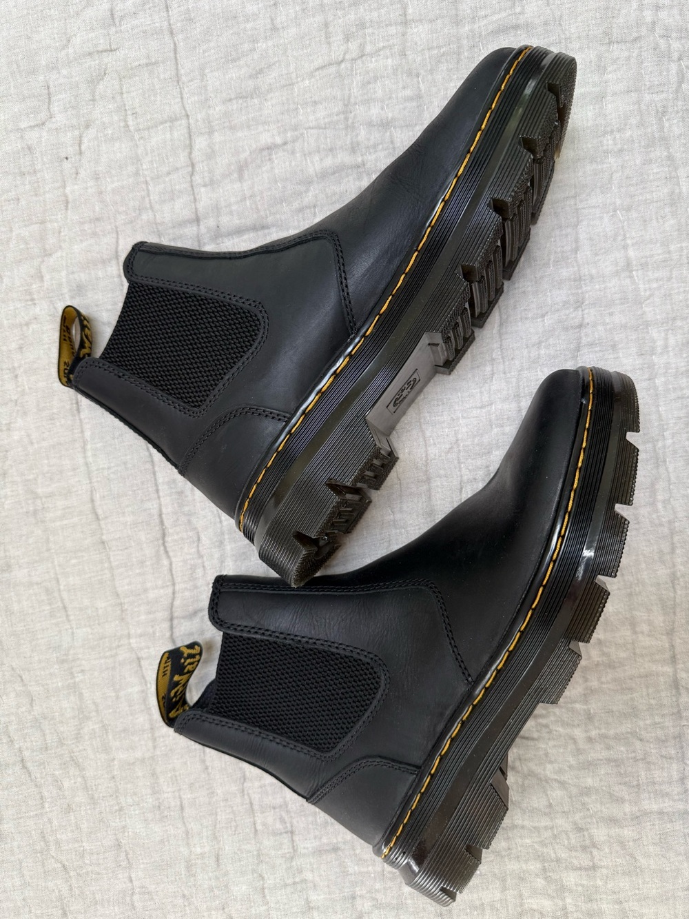 Dr.Marten’s Unisex Embury Black Chelsea Boots US Size 8M - Wyoming Matte Leather - Picture 2 of 8
